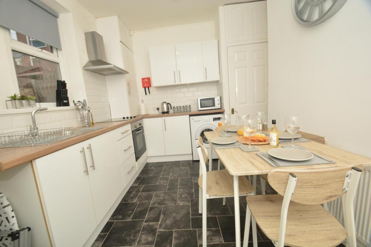 Spacious And Homely 2 Bedroom Flat - Suitelivin Gateshead Buitenkant foto