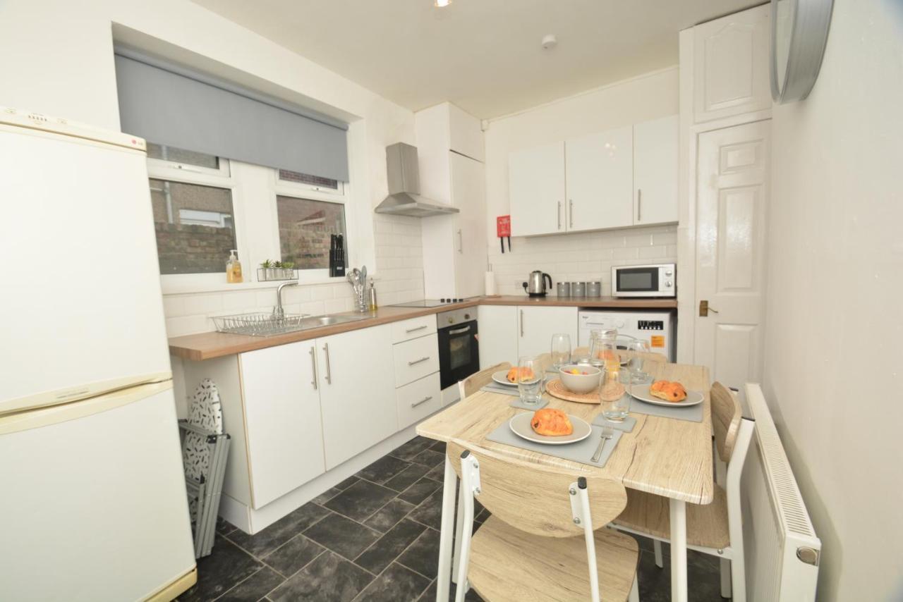 Spacious And Homely 2 Bedroom Flat - Suitelivin Gateshead Buitenkant foto