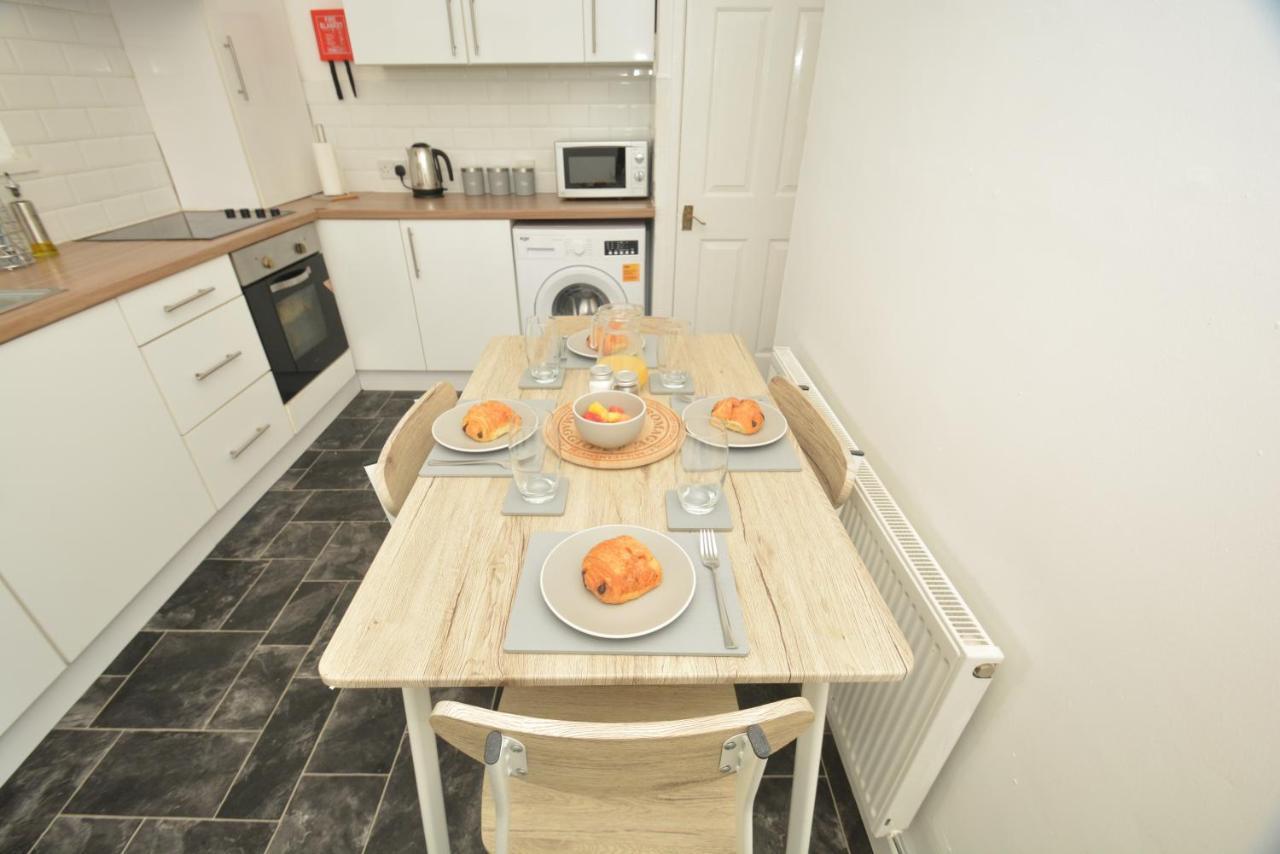 Spacious And Homely 2 Bedroom Flat - Suitelivin Gateshead Buitenkant foto