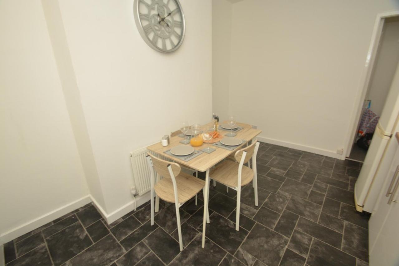 Spacious And Homely 2 Bedroom Flat - Suitelivin Gateshead Buitenkant foto