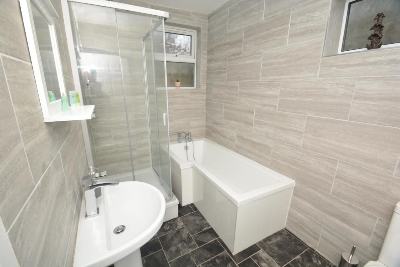 Spacious And Homely 2 Bedroom Flat - Suitelivin Gateshead Buitenkant foto