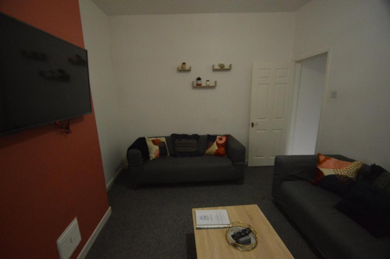 Spacious And Homely 2 Bedroom Flat - Suitelivin Gateshead Buitenkant foto